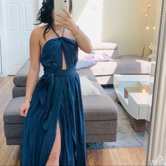 ๐ WHITE FOX ISABELLA NAVY BLUE HALTER MAXI DRESS - Picture 2 of 7